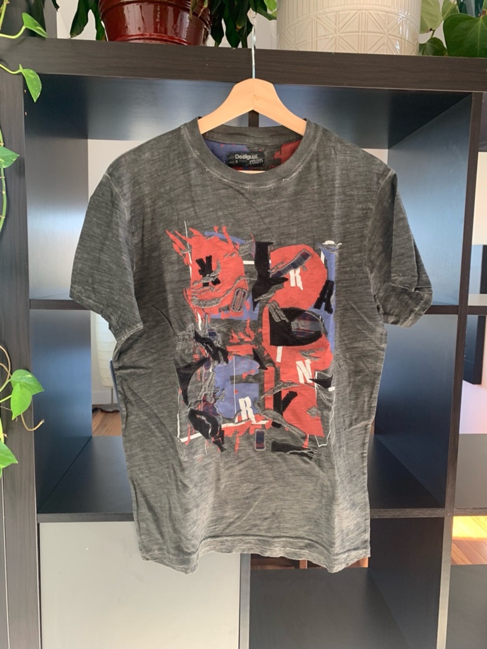 Desigual Men's Short-Sleeve Graphic Tee in Charcoal with Red and Blue Print